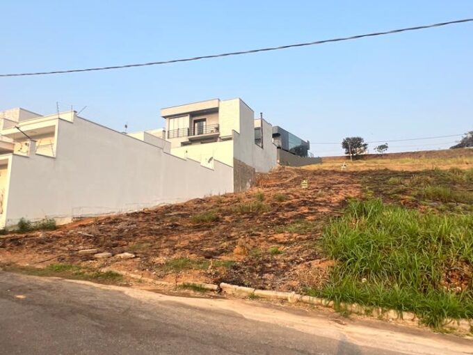 Lote à venda – Bairro Santa Luíza