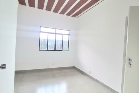 WhatsApp Image 2025-11-04 at 13.03.44 (1)