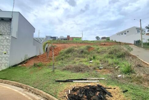 5f77d044-5bf8-4fdc-be1c-0f637c99b4d3