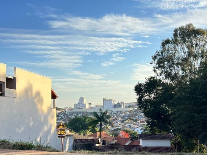 TERRENO À VENDA NO CAMPOS ELÍSEOS – VARGINHA/MG